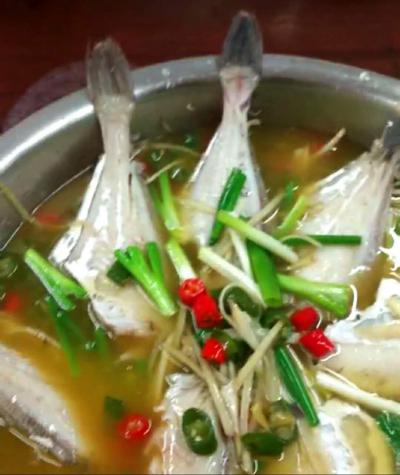 蜀味缘小吃培训学校：耗儿鱼火锅技术培训优选之地