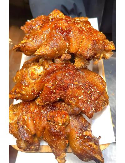 烤猪蹄技术培训班在哪里？蜀味缘餐饮培训学校比较好！
